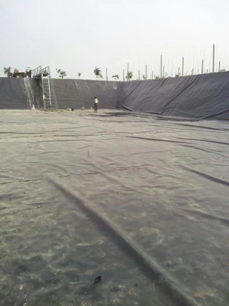 果园滴灌蓄水池防渗土工膜